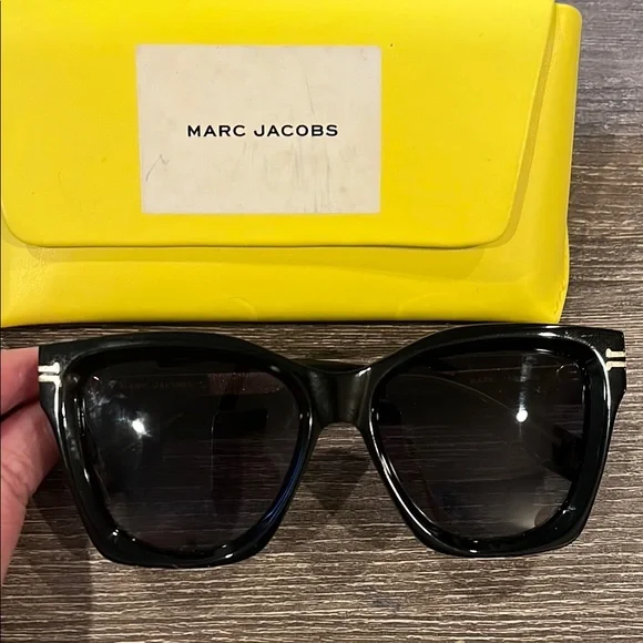 Marc Jacobs Icon Edge Oversized Sunglasses - Picture 3 of 4